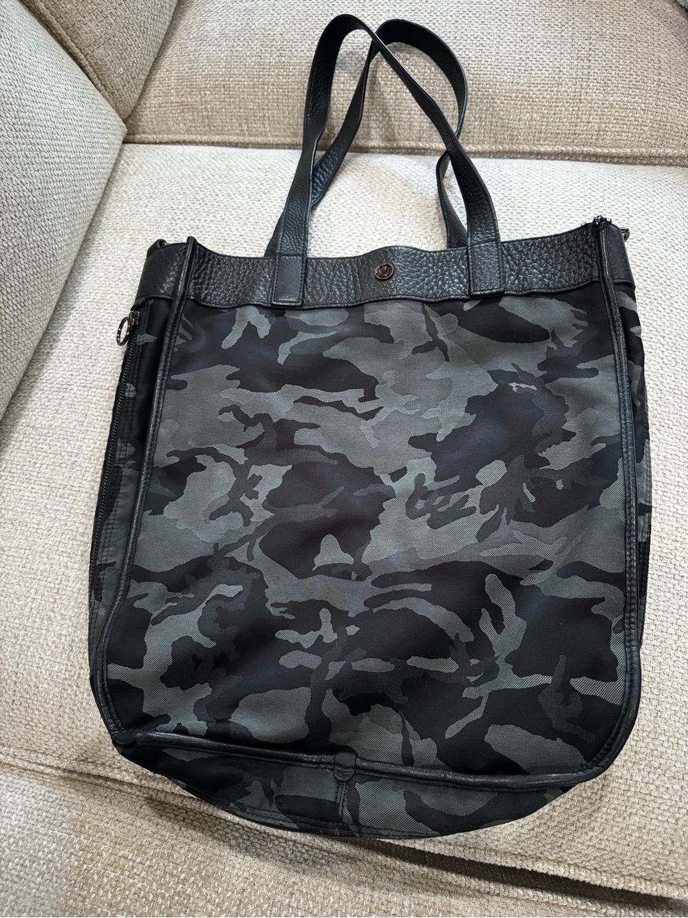 Lululemon Now and Always Tote, Heritage 365 Camo Deep Coal, Leather Trim